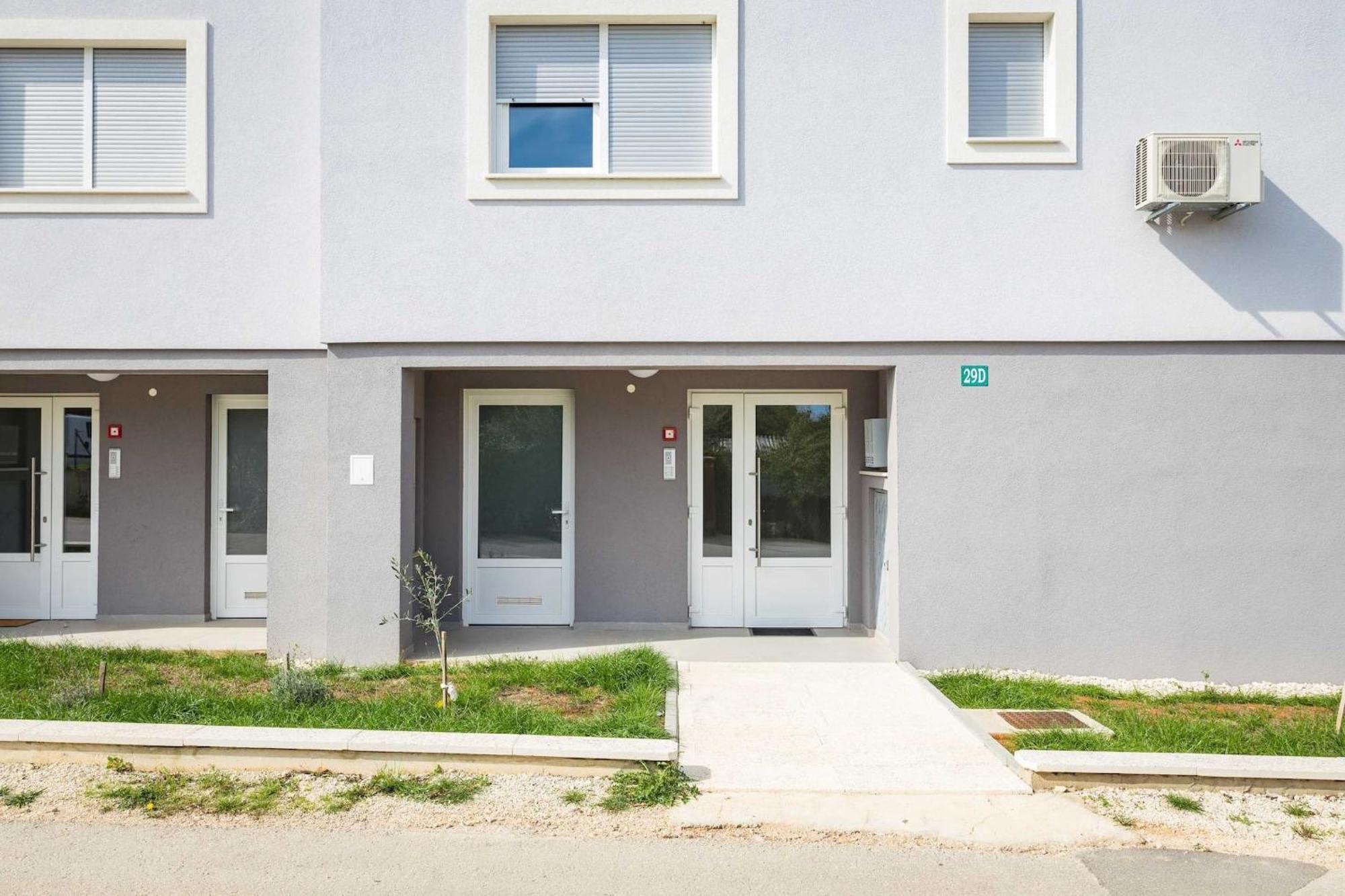 Lana Luxe Apartment Пула Екстериор снимка