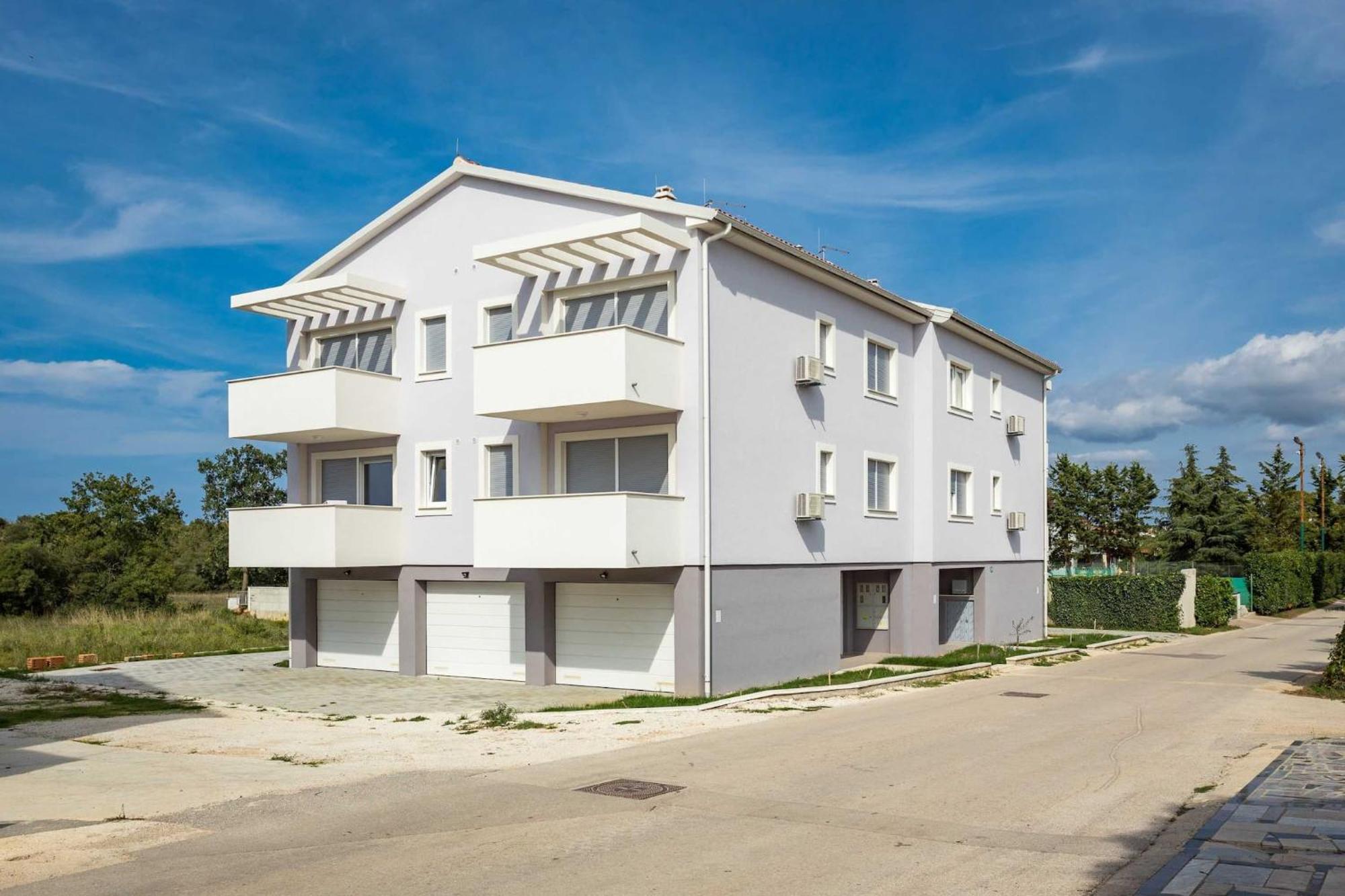 Lana Luxe Apartment Пула Екстериор снимка